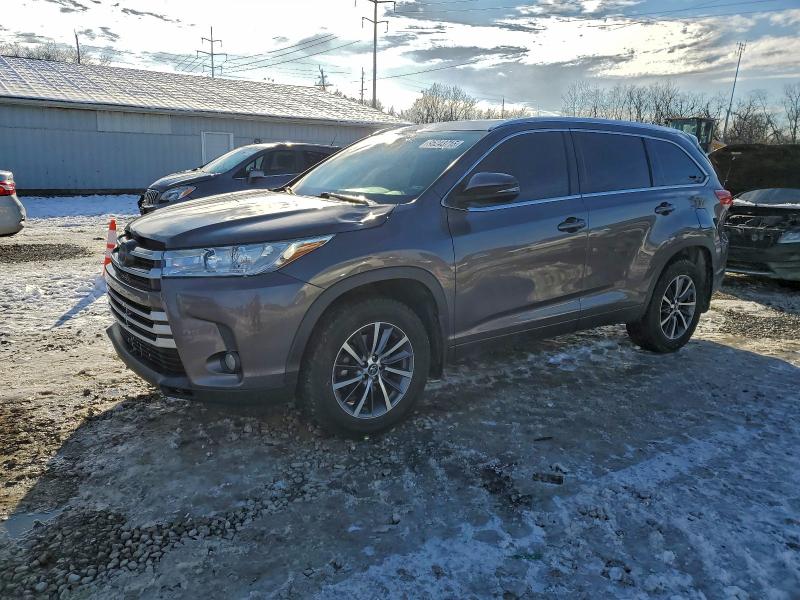 TOYOTA HIGHLANDER 2018 with VIN 5TDJZRFH5JS881062 - Photo from auction