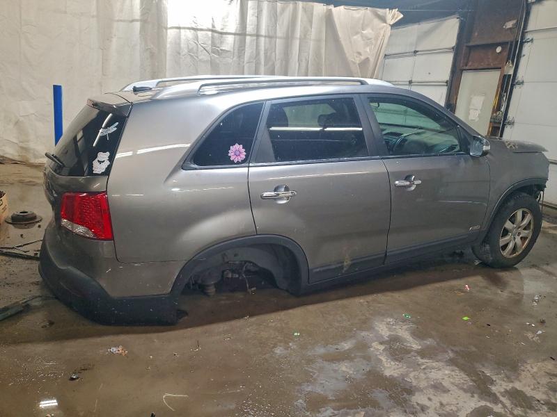 Photo 3 from auction – 2013 KIA SORENTO LX with VIN 5XYKTDA22DG403422