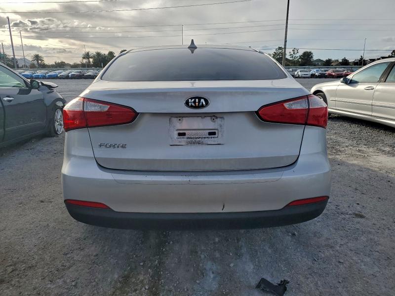 Photo 6 from auction – 2016 KIA FORTE LX with VIN KNAFK4A67G5481437
