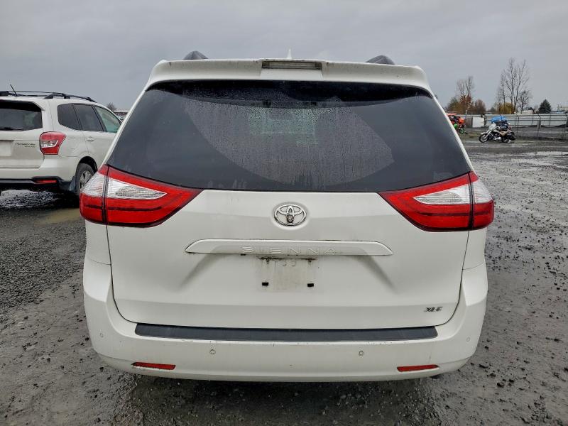 Photo 6 from auction – 2018 TOYOTA SIENNA XLE with VIN 5TDYZ3DC7JS941670