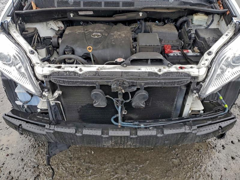 Photo 12 from auction – 2018 TOYOTA SIENNA XLE with VIN 5TDYZ3DC7JS941670