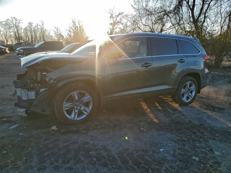 TOYOTA HIGHLANDER 2017 with VIN 5TDDZRFH9HS421846 - Photo from auction