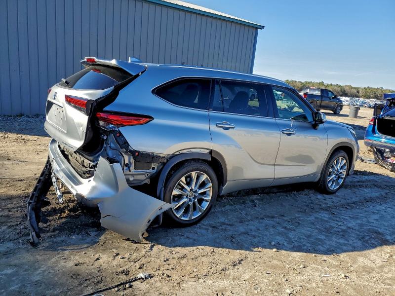 Photo 3 from auction – 2020 TOYOTA HIGHLANDER with VIN 5TDDZRBH7LS024165