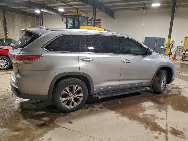 Photo 3 from auction – 2015 TOYOTA HIGHLANDER with VIN 5TDJKRFH3FS143496