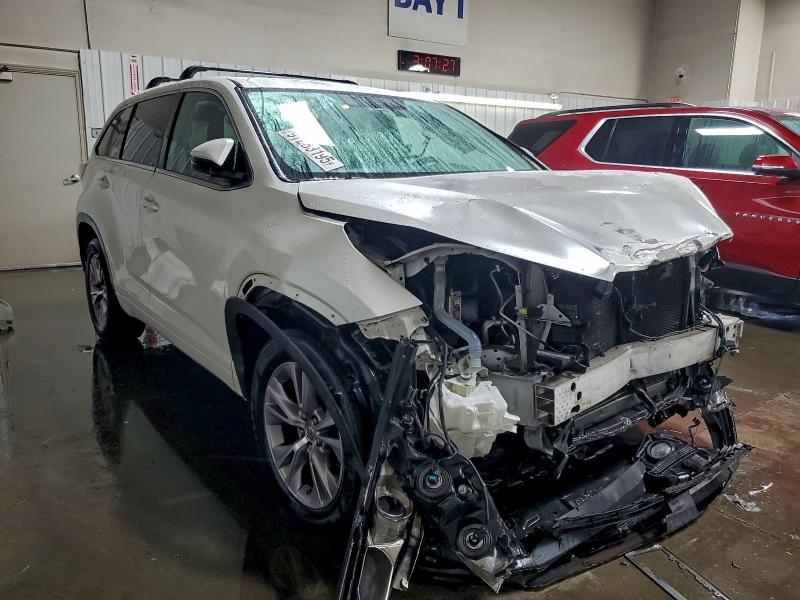 Photo 4 from auction – 2014 TOYOTA HIGHLANDER with VIN 5TDZKRFH0ES006792