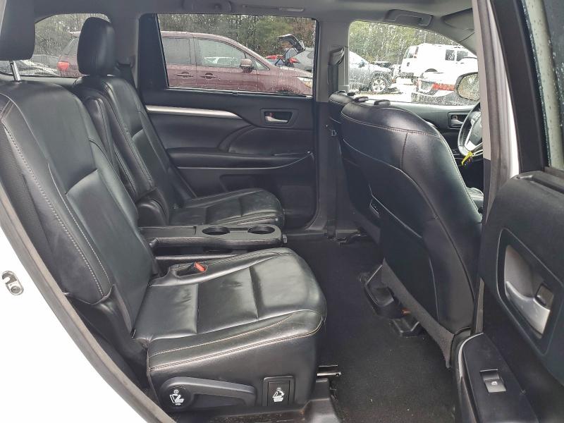 Photo 11 from auction – 2017 TOYOTA HIGHLANDER with VIN 5TDKZRFH0HS522183