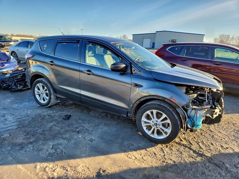 Photo 4 from auction – 2017 FORD ESCAPE SE with VIN 1FMCU0GD8HUD07393