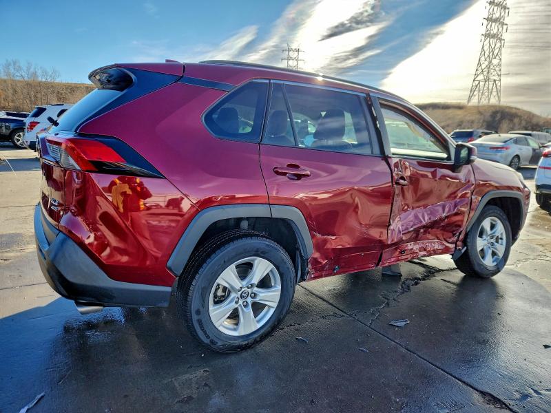 Photo 3 from auction – 2021 TOYOTA RAV4 XLE with VIN 2T3P1RFV2MW155959