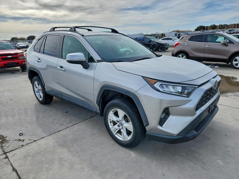 Photo 4 from auction – 2021 TOYOTA RAV4 XLE with VIN 2T3W1RFV8MC107833