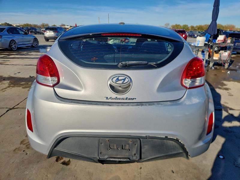 Photo 6 from auction – 2017 HYUNDAI VELOSTER with VIN KMHTC6AD1HU311705