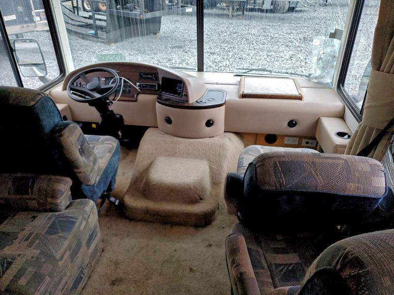 Photo 5 from auction – 2001 SOUT MOTORHOME with VIN 5B4LP37J5Y3316535