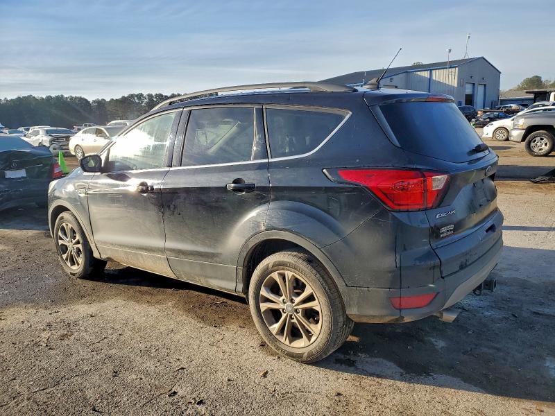 Photo 2 from auction – 2019 FORD ESCAPE SEL with VIN 1FMCU0HD5KUC31542