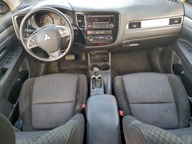 Photo 8 from auction – 2015 MITSUBISHI OUTLANDER with VIN JA4AD2A3XFZ009316