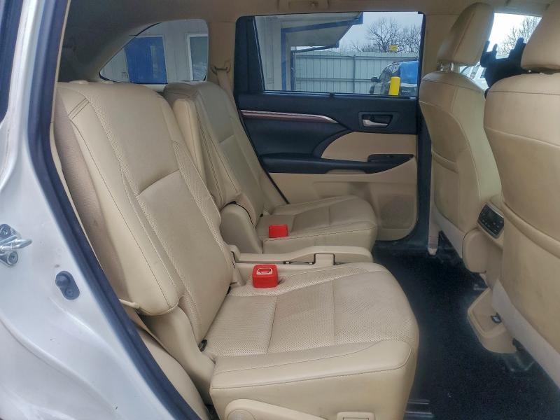 Photo 11 from auction – 2018 TOYOTA HIGHLANDER with VIN 5TDDZRFH9JS899898