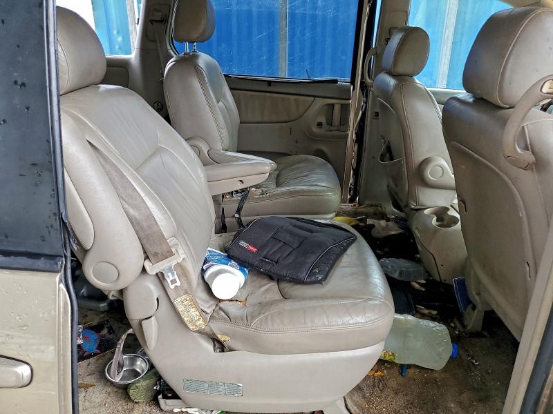 Photo 11 from auction – 2004 TOYOTA SIENNA XLE with VIN 5TDZA22C64S079975