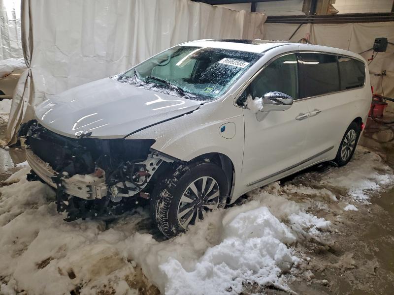 CHRYSLER PACIFICA H 2022 with VIN 2C4RC1S71NR213809 - Photo from auction