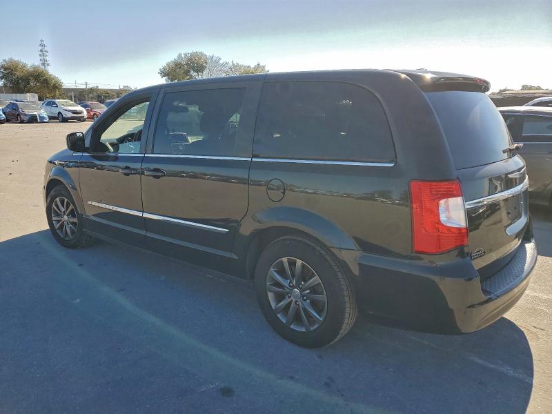 Photo 2 from auction – 2016 CHRYSLER TOWN & COU with VIN 2C4RC1HG5GR104103