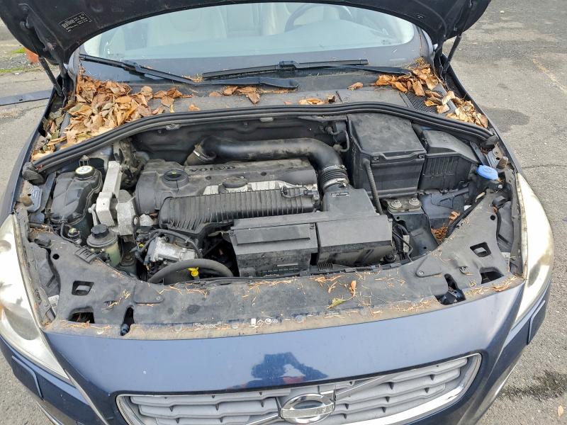 Photo 11 from auction – 2013 VOLVO S60 with VIN YV1612FS2D2184227