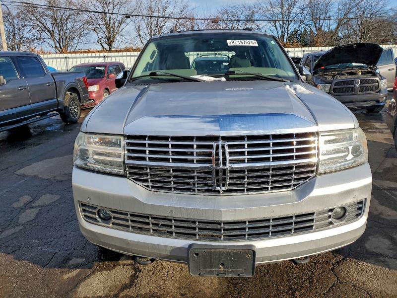 Photo 5 from auction – 2011 LINCOLN NAVIGATOR with VIN 5LMJJ2J5XBEJ07160