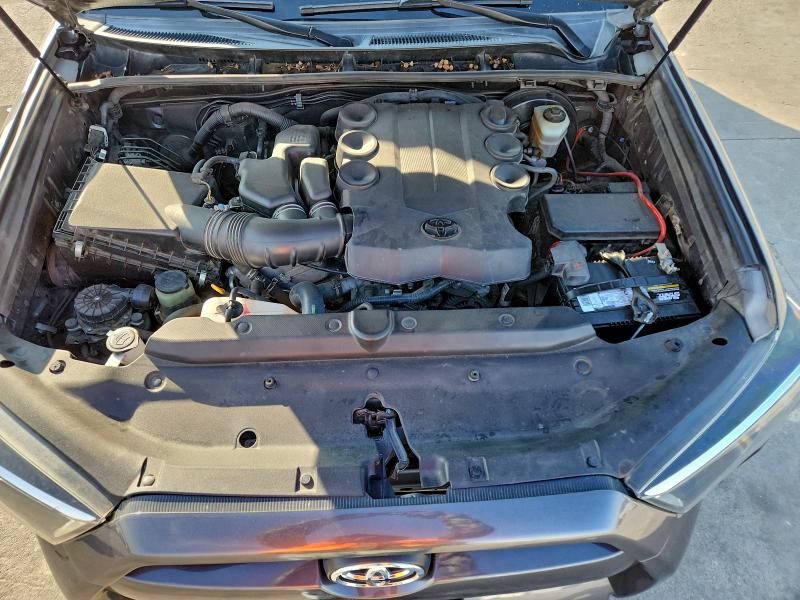 Photo 12 from auction – 2017 TOYOTA 4RUNNER SR with VIN JTEZU5JR6H5162490