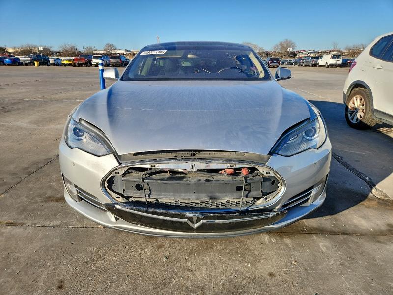 Photo 5 from auction – 2013 TESLA MODEL S with VIN 5YJSA1CP4DFP26200