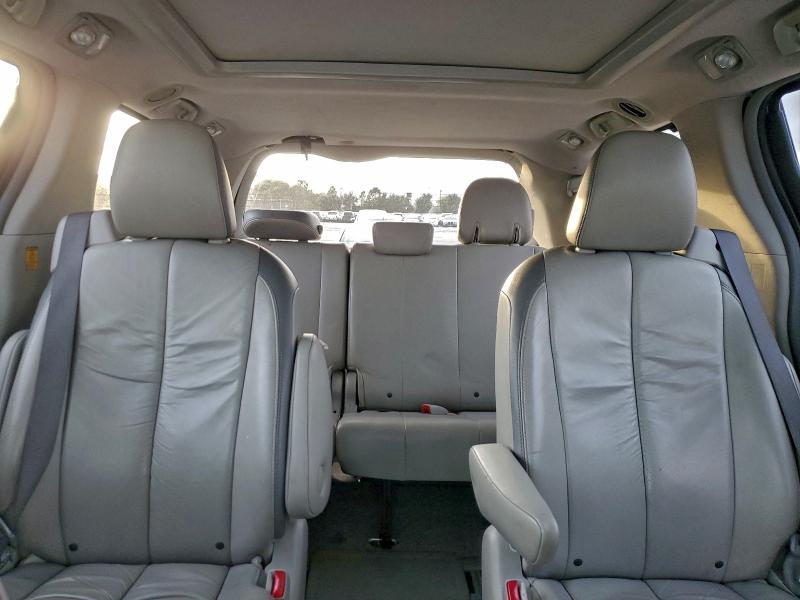 Photo 10 from auction – 2011 TOYOTA SIENNA XLE with VIN 5TDDK3DC2BS016752