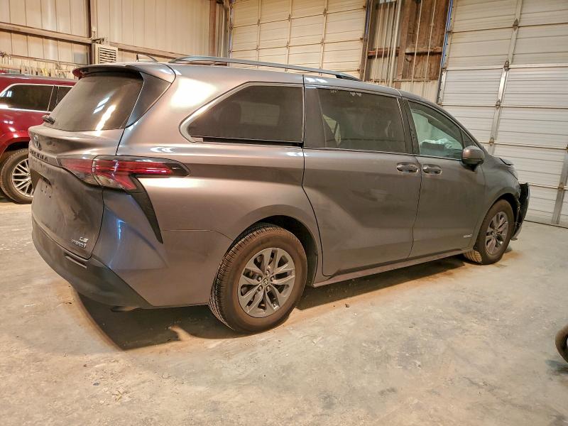Photo 3 from auction – 2021 TOYOTA SIENNA LE with VIN 5TDBRKEC4MS048973