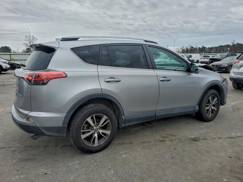 Photo 3 from auction – 2017 TOYOTA RAV4 XLE with VIN 2T3WFREV4HW333889