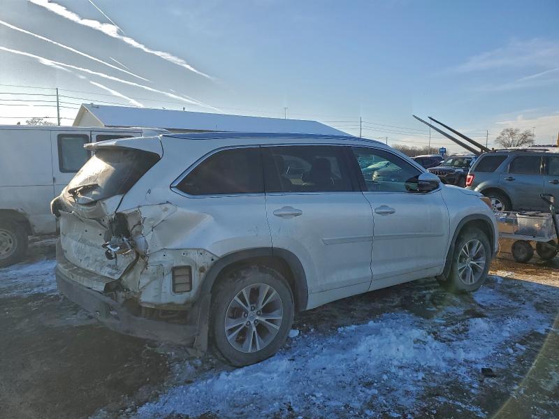 Photo 3 from auction – 2015 TOYOTA HIGHLANDER with VIN 5TDJKRFH4FS115187