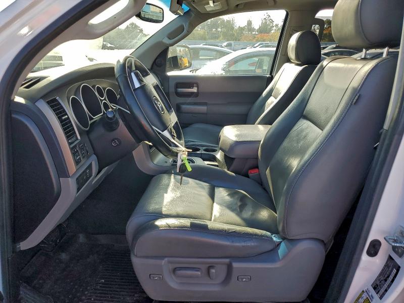 Photo 7 from auction – 2017 TOYOTA SEQUOIA LI with VIN 5TDJY5G15HS154513
