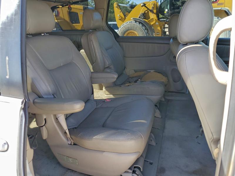 Photo 11 from auction – 2004 TOYOTA SIENNA XLE with VIN 5TDZA22C74S200710