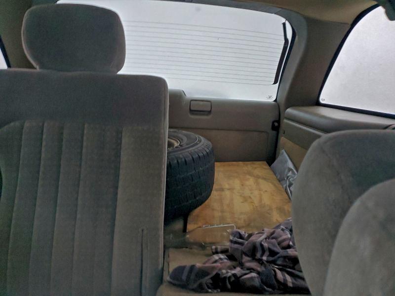 Фото 10 с аукциона – 2002 CHEVROLET BLAZER с VIN 1GNCT18W62K141561