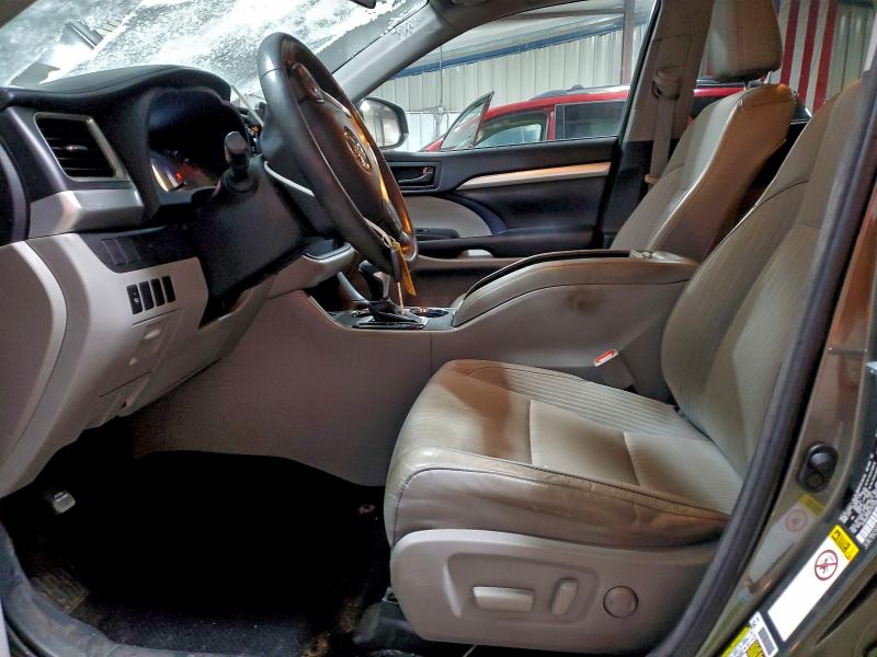 Photo 7 from auction – 2015 TOYOTA HIGHLANDER with VIN 5TDBKRFH0FS172460