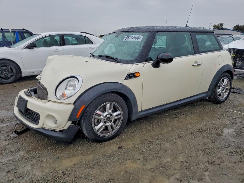 MINI COOPER 2013 with VIN WMWSU3C57DT686724 - Photo from auction