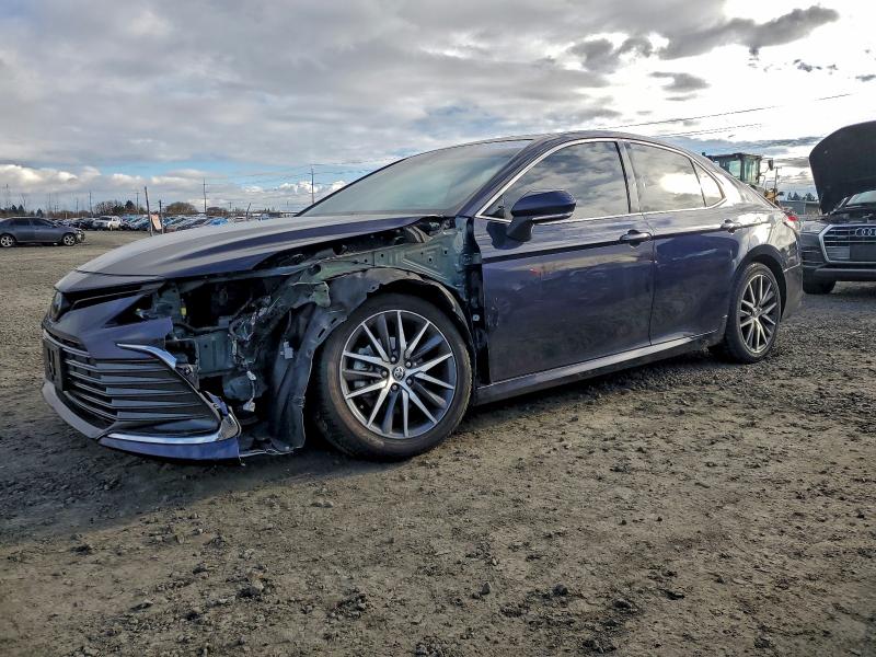 TOYOTA CAMRY XLE 2022 with VIN 4T1F11BK2NU048297 - Photo from auction