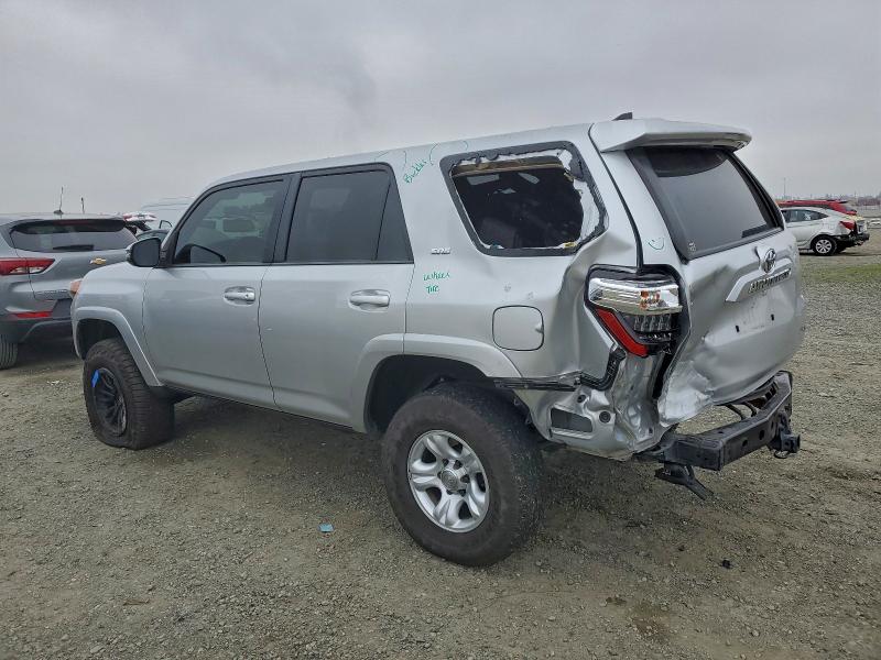 Photo 2 from auction – 2018 TOYOTA 4RUNNER SR with VIN JTEBU5JR3J5552342