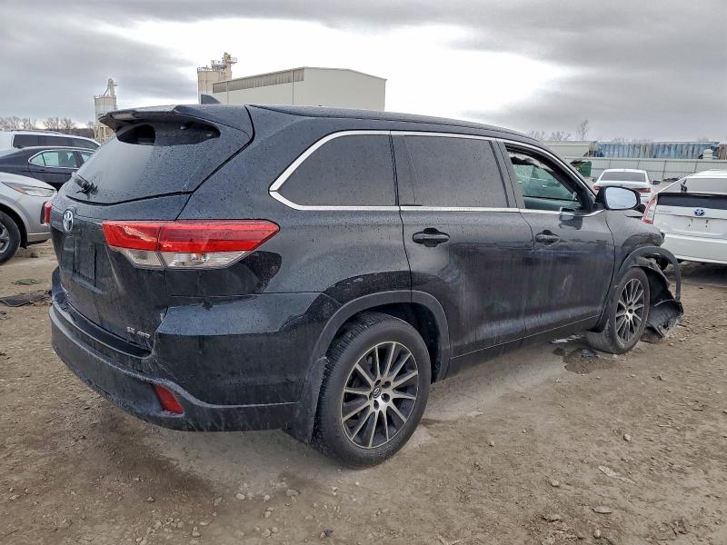 Photo 3 from auction – 2018 TOYOTA HIGHLANDER with VIN 5TDJZRFH5JS533391