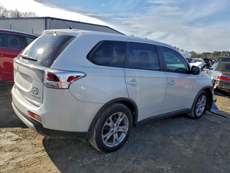 Photo 3 from auction – 2015 MITSUBISHI OUTLANDER with VIN JA4AD3A35FZ004109