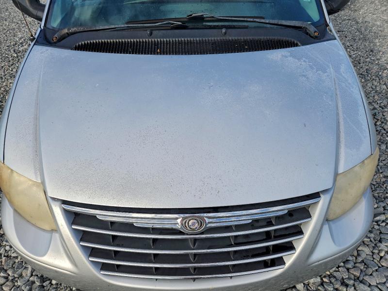 Photo 12 from auction – 2005 CHRYSLER TOWN & COU with VIN 2C4GP54LX5R465720