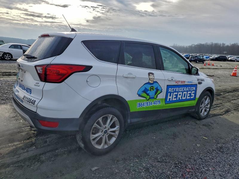Photo 3 from auction – 2019 FORD ESCAPE SE with VIN 1FMCU0GD3KUB74923