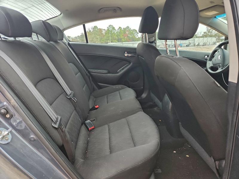 Photo 10 from auction – 2016 KIA FORTE LX with VIN KNAFK4A65G5565739