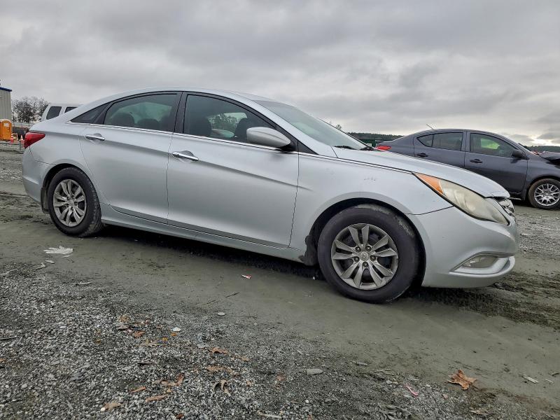 Photo 4 from auction – 2013 HYUNDAI SONATA SE with VIN 5NPEC4AC1DH560843