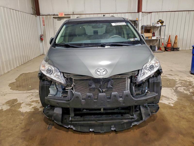 Photo 5 from auction – 2012 TOYOTA SIENNA XLE with VIN 5TDDK3DC5CS034079