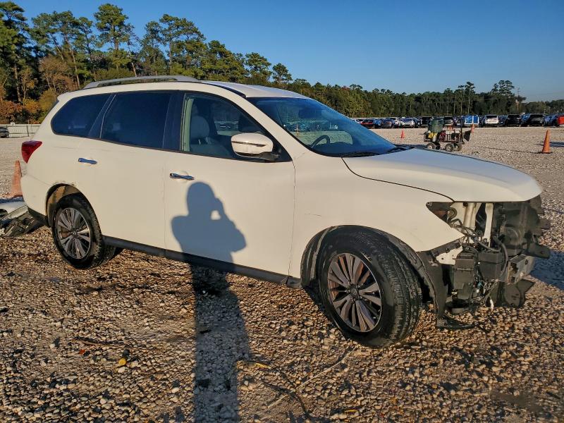 Photo 4 from auction – 2017 NISSAN PATHFINDER with VIN 5N1DR2MN9HC671262