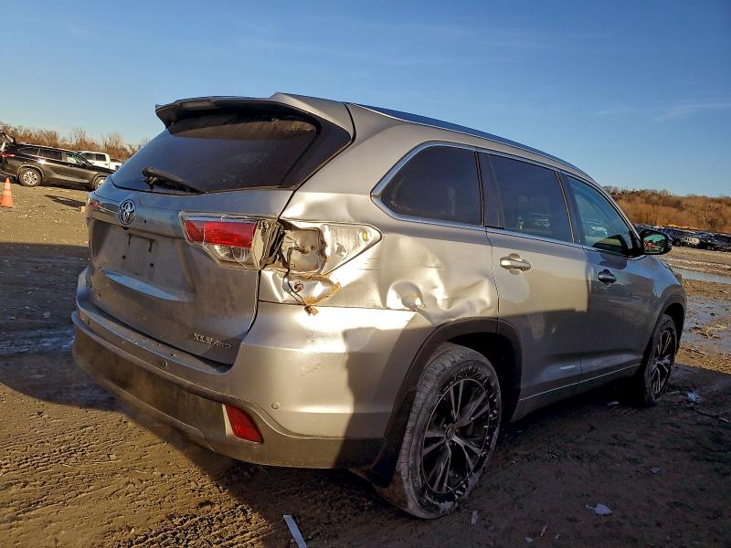 Photo 3 from auction – 2016 TOYOTA HIGHLANDER with VIN 5TDJKRFH8GS307309
