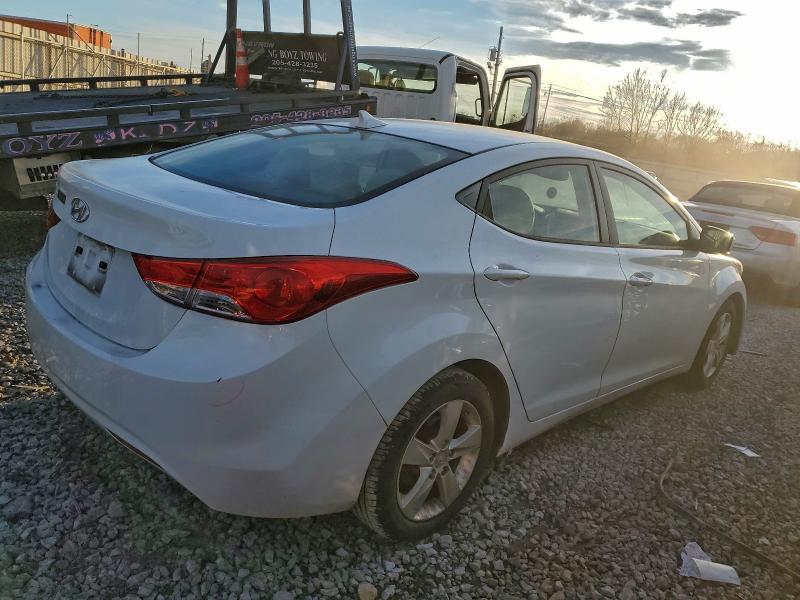Photo 3 from auction – 2012 HYUNDAI ELANTRA GL with VIN 5NPDH4AE2CH083885