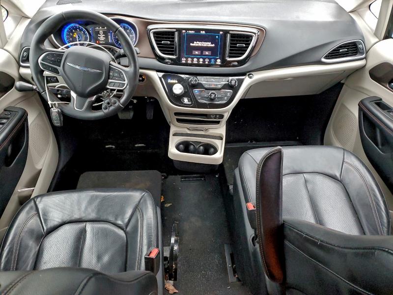 Photo 8 from auction – 2018 CHRYSLER PACIFICA with VIN 2C4RC1BG8JR314923