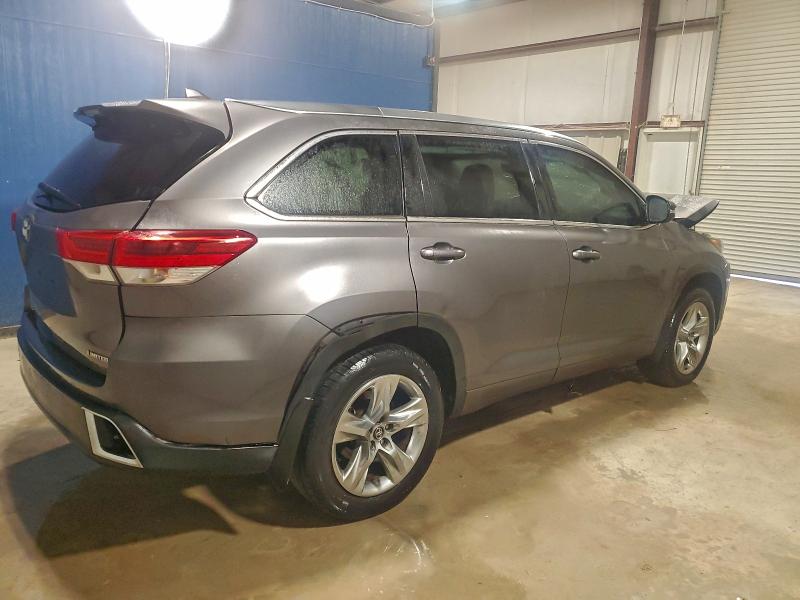 Photo 3 from auction – 2017 TOYOTA HIGHLANDER with VIN 5TDYZRFH6HS229897
