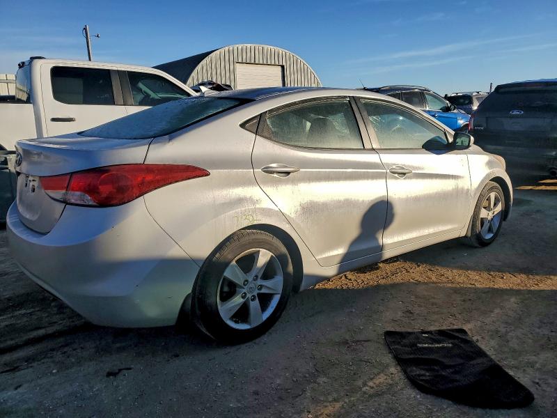 Photo 3 from auction – 2013 HYUNDAI ELANTRA GL with VIN KMHDH4AE2DU753616