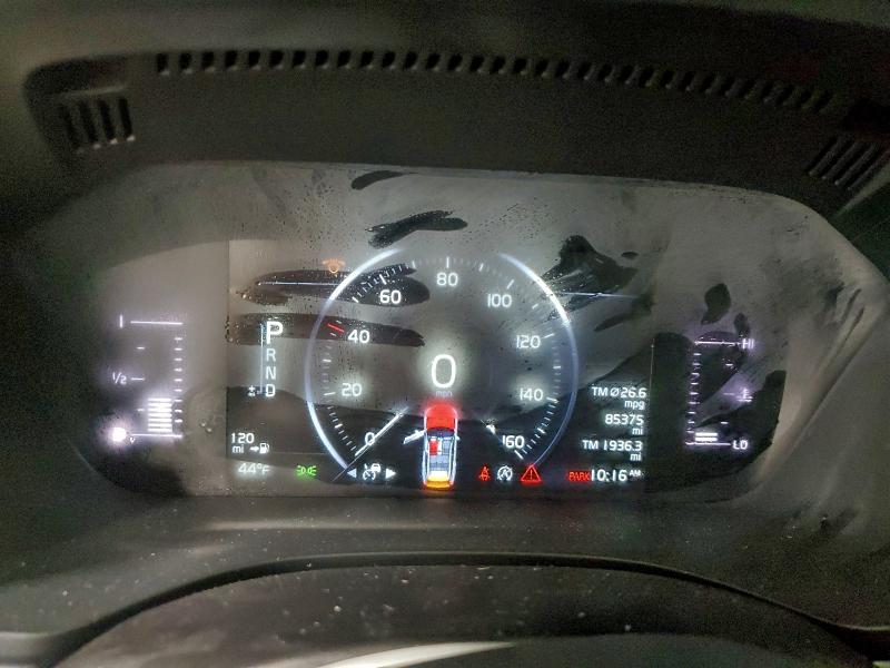 Photo 9 from auction – 2018 VOLVO XC60 T5 with VIN LYV102RK8JB101215